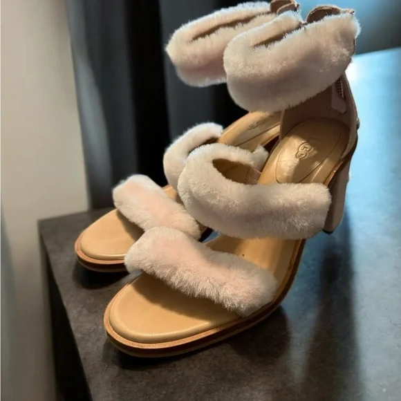 UGG Del Ray Fluff Heels Women's Blush Fur Heeled Sandals shearling size 7 - Picture 3 of 6